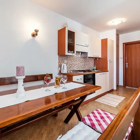 Apartmani Aligator Primosten Exterior photo