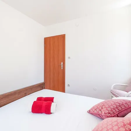 Apartmani Aligator Primosten Exterior photo